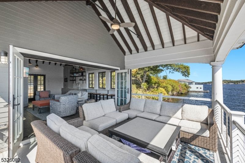 Exterior, Living room, Water