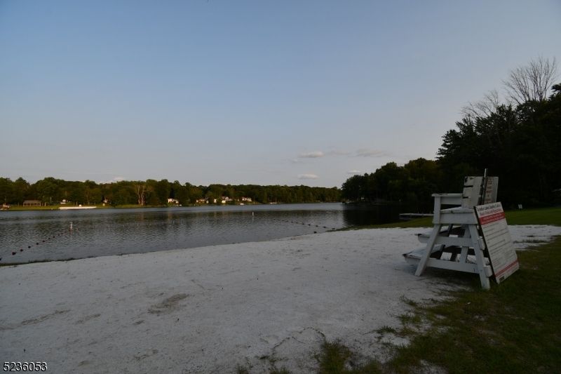 Exterior, Lake