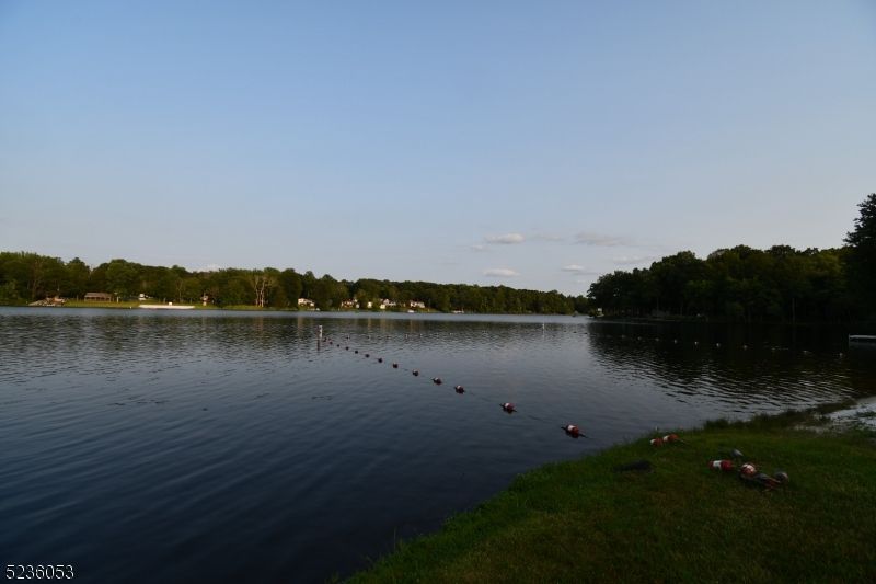 Exterior, Lake