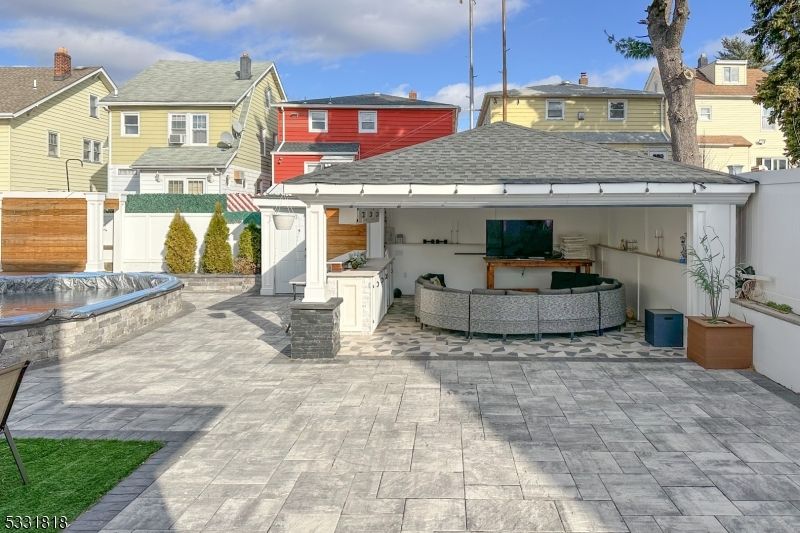 Exterior, Facade, None