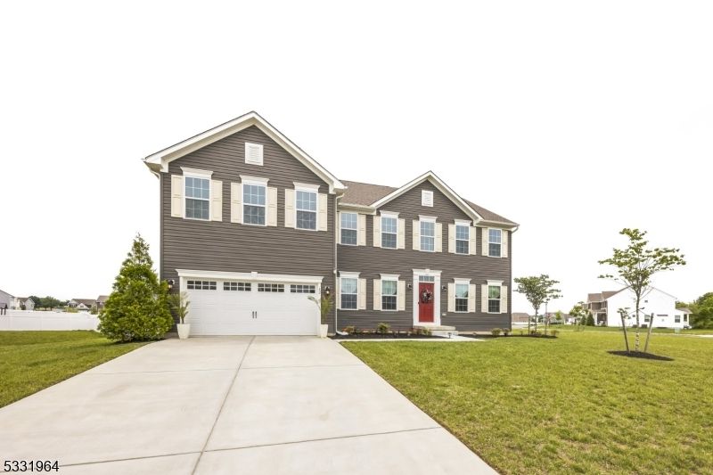 Attached, Exterior, Facade, Farmhouse