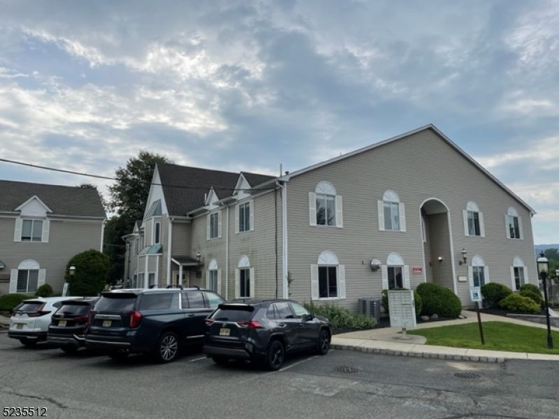 Exterior, Facade, Rowhouse