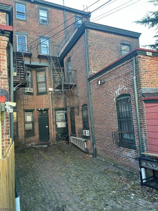 Exterior, Facade, Brick Facade, Rowhouse