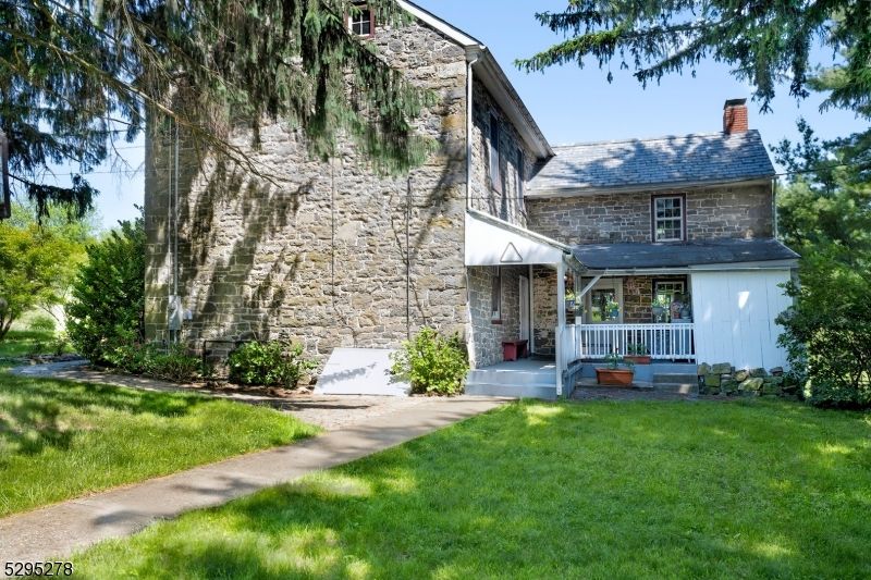 Backyard, Exterior, Facade, Cape Cod