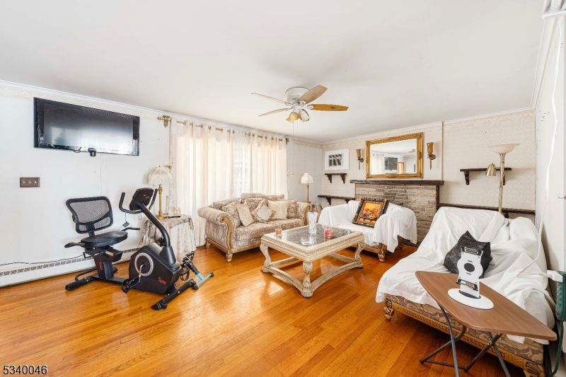 Fitness Equipment, Interior, Living room, Wood Texture Flooring