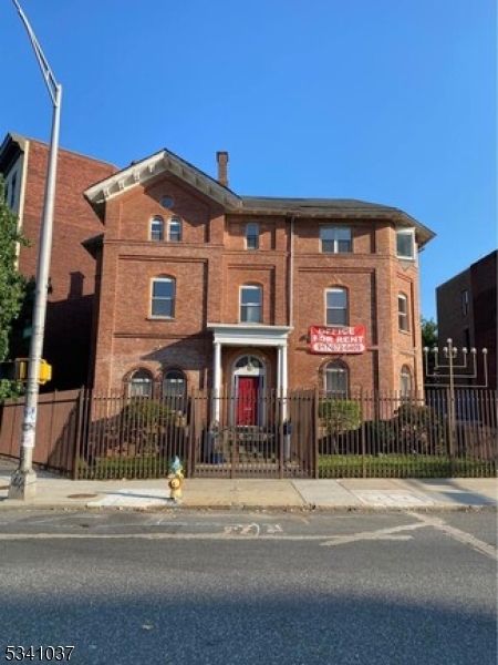 Exterior, Facade, Brick Facade, Rowhouse