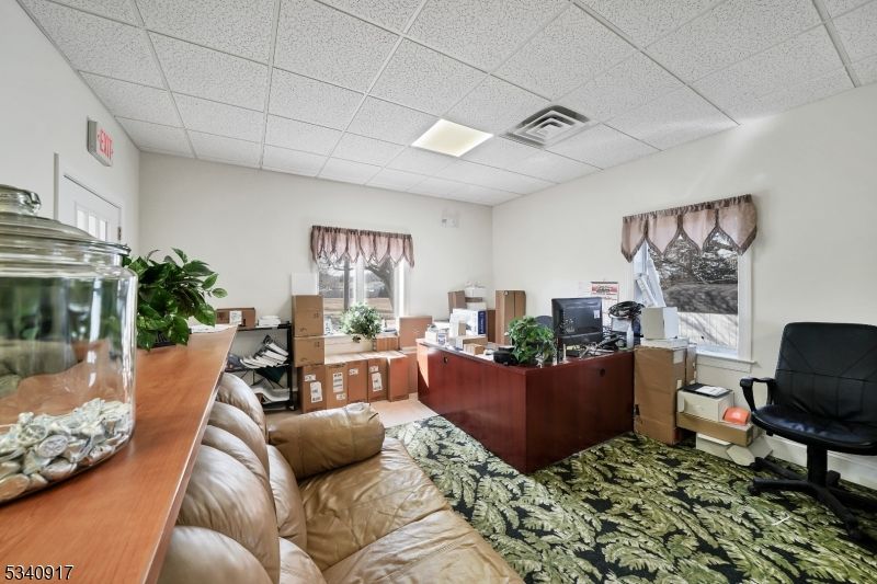 Home Office, Interior