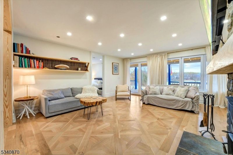 Interior, Living room, Recessed Lighting, Wood Texture Flooring