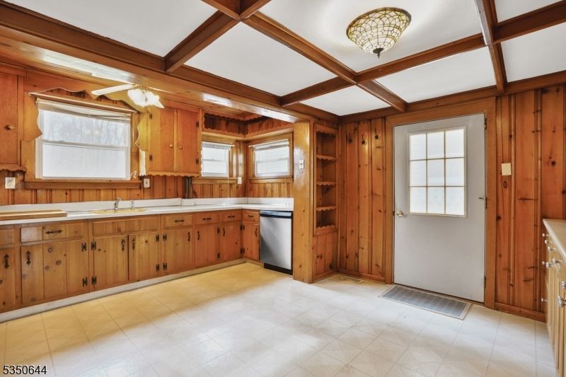 Empty room, Interior, Kitchen, Wooden Beams, Wooden Walls