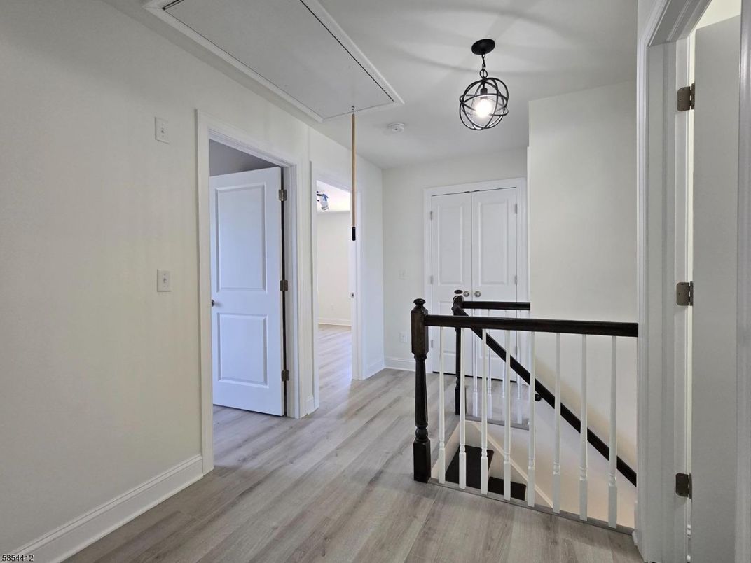 Interior, Pendant Lights, Wood Texture Flooring