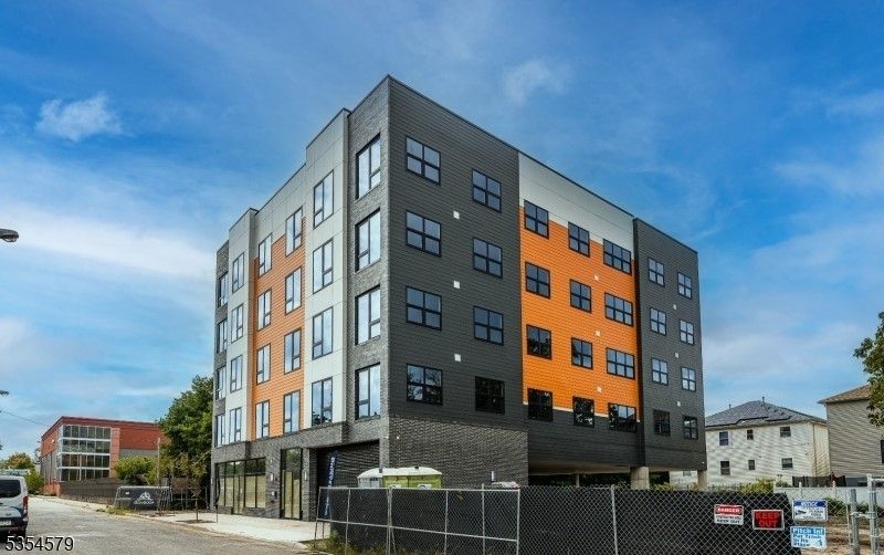 Exterior, Facade, Condo Building