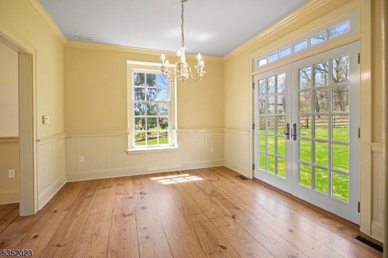 Chandelier, Empty room, Interior, Wood Texture Flooring