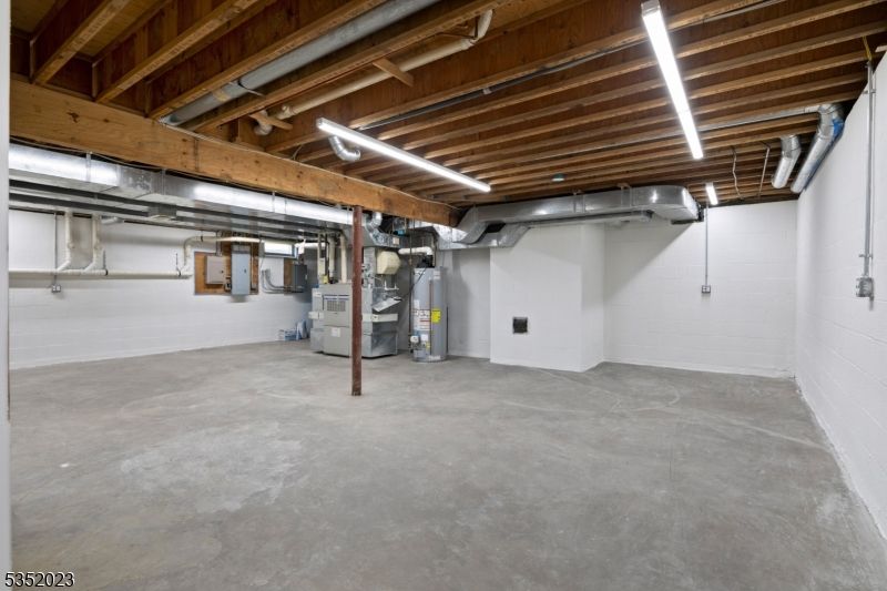 Garage, Interior, Wooden Beams