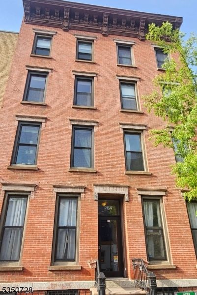 Exterior, Facade, Brick Facade, Rowhouse