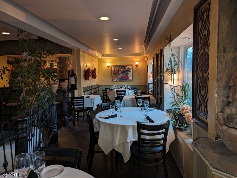 Dining room, Interior, Recessed Lighting