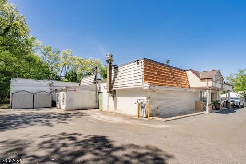 Detached Garage, Exterior