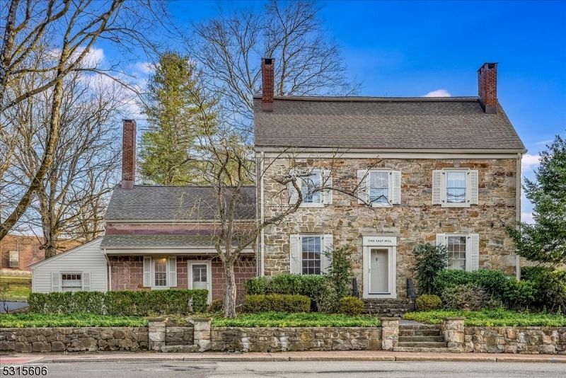 Exterior, Facade, Brick Facade, Georgian
