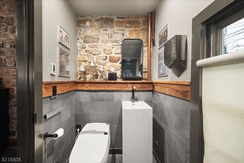 Bathroom, Interior, Stone Walls