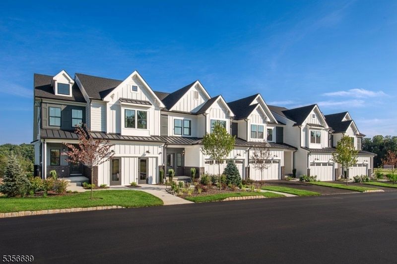 Attached, Exterior, Facade, Farmhouse