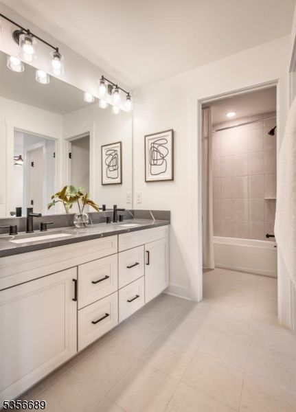 Bathroom, Dual Sink Vanities, Interior, Recessed Lighting