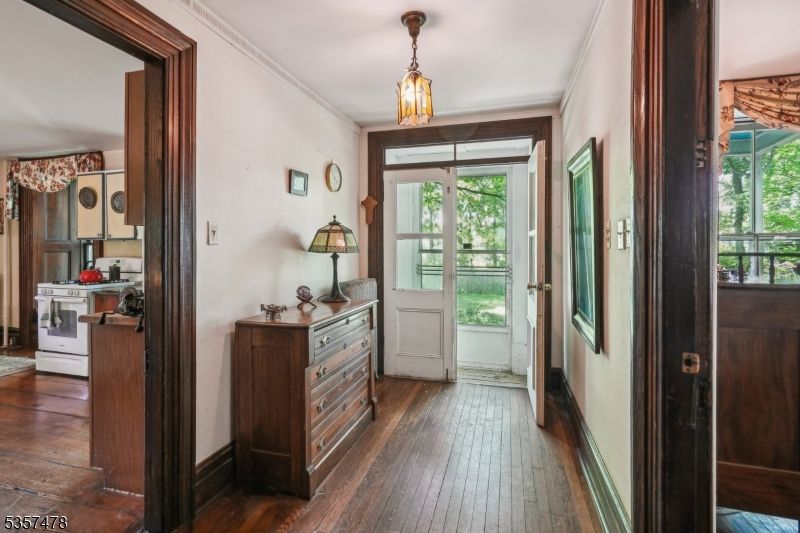 Interior, Pendant Lights, Wood Texture Flooring