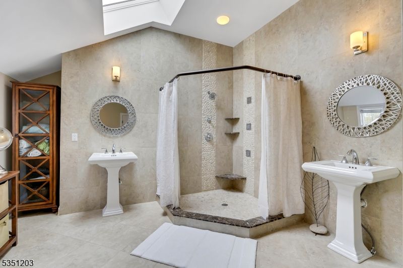 Bathroom, Interior, Recessed Lighting