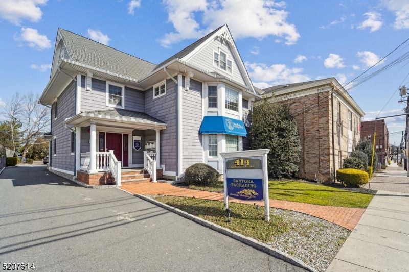 Exterior, Facade, Queen Anne Victorian