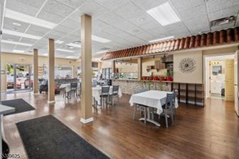 Interior, Pendant Lights, Recessed Lighting, Wood Texture Flooring