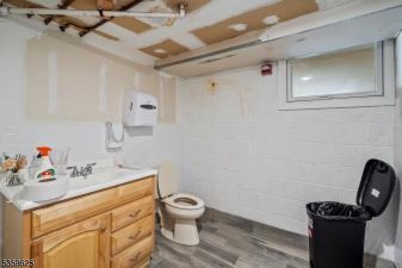 Bathroom, Interior, Recessed Lighting, Wood Texture Flooring