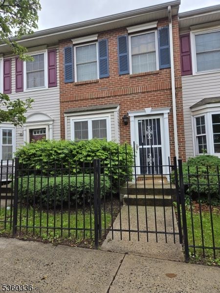 Exterior, Facade, Brick Facade, Rowhouse