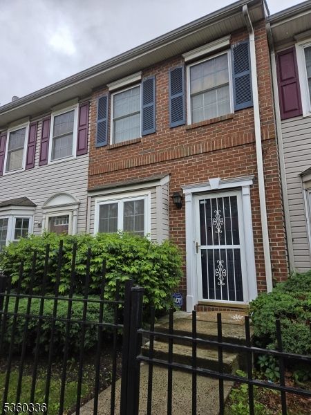 Exterior, Facade, Brick Facade, Rowhouse