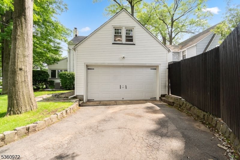 Detached Garage, Exterior