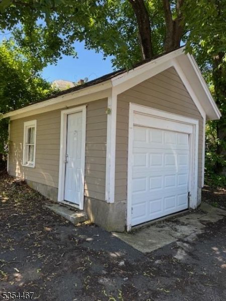 Detached Garage, Exterior