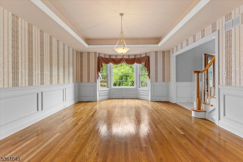 Empty room, Interior, Pendant Lights, Wood Texture Flooring
