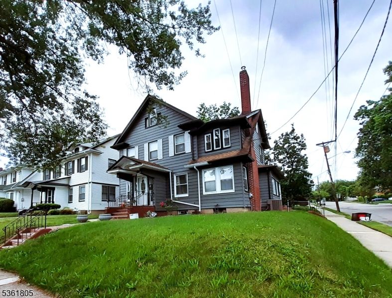 Backyard, Exterior, Facade, Queen Anne Victorian