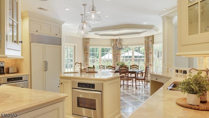 Chandelier, Dining room, Interior, Kitchen, Pendant Lights, Recessed Lighting, Stainless Steel Appliances