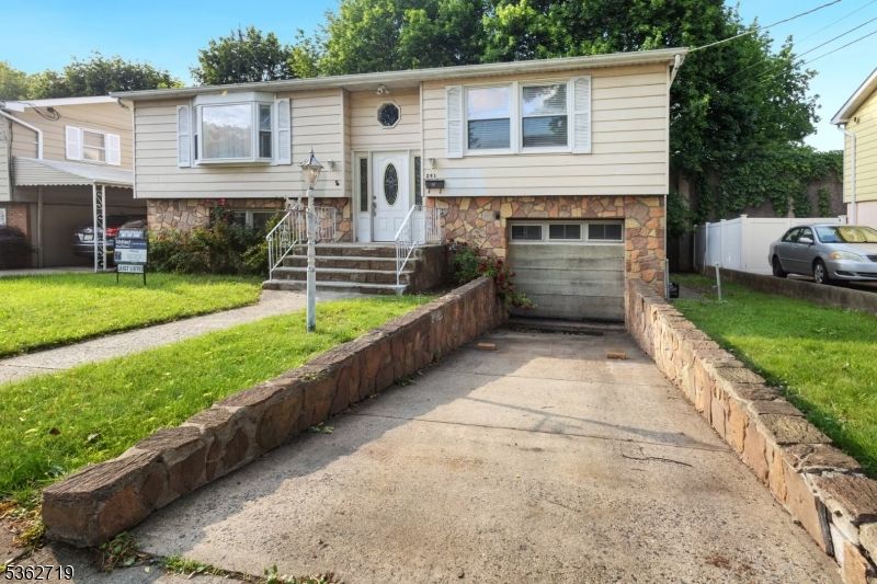 Attached, Exterior, Facade, Raised Ranch