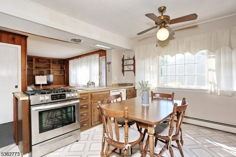 Dining room, Interior, Kitchen, Stainless Steel Appliances