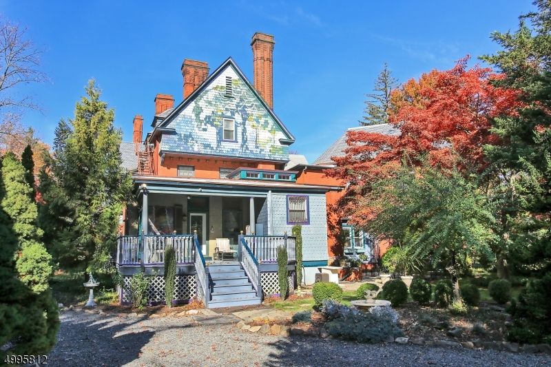 Exterior, Facade, Queen Anne Victorian