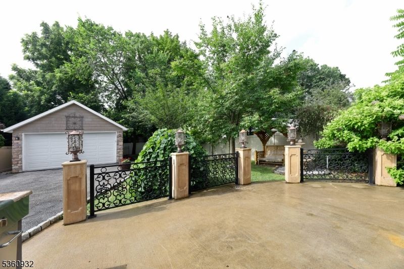 Backyard, Detached Garage, Exterior