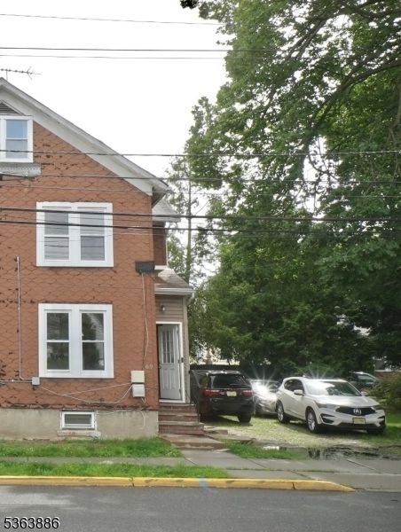 Exterior, Facade, Brick Facade, Rowhouse