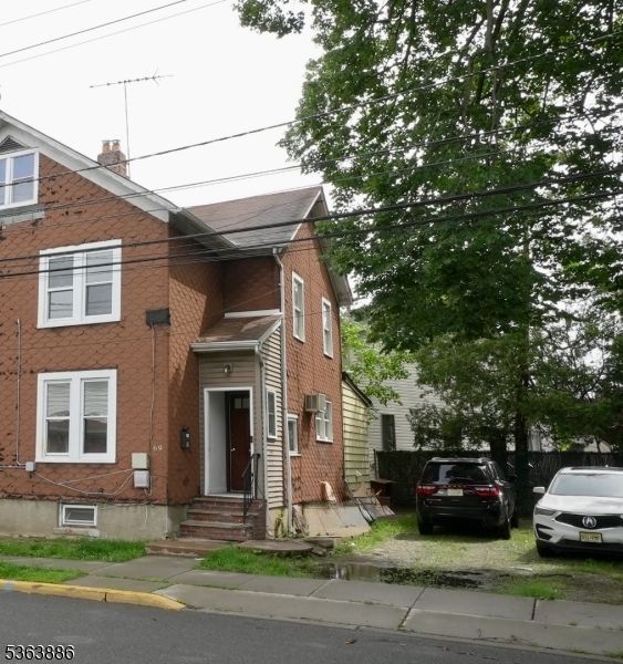 Exterior, Facade, Brick Facade, Rowhouse