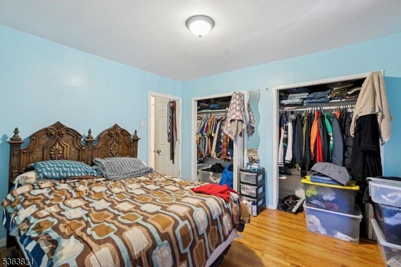 Bedroom, Interior, Walk-in Closets, Wood Texture Flooring