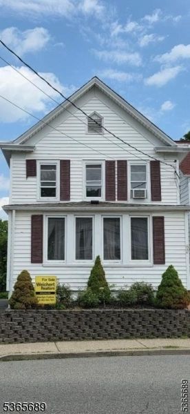 Exterior, Facade, Farmhouse