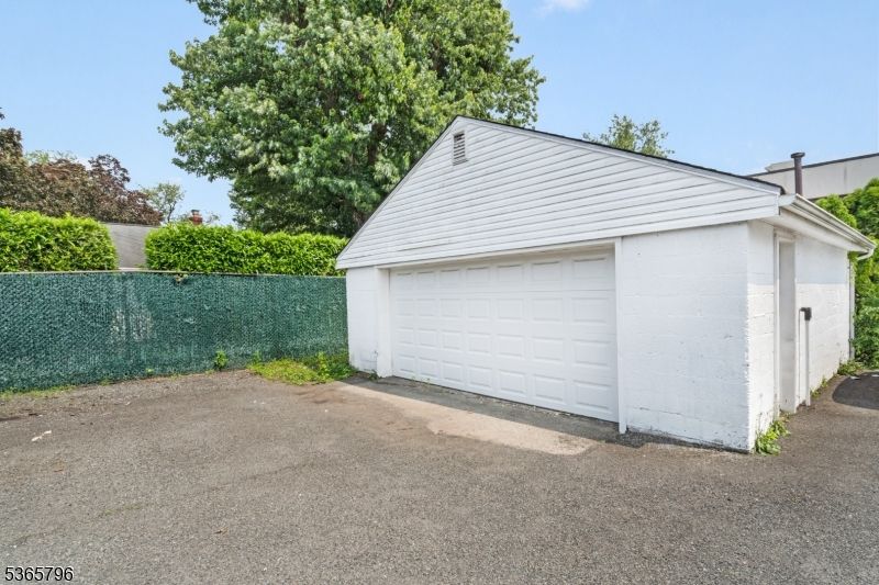 Detached Garage, Exterior