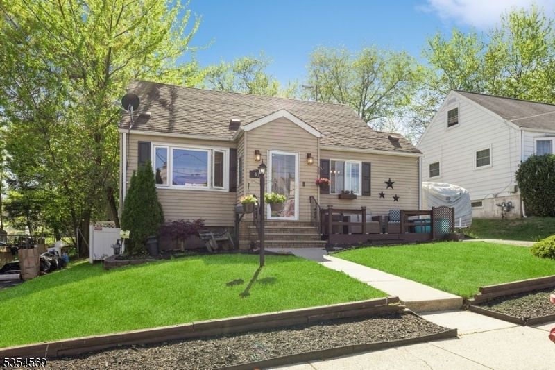 Backyard, Exterior, Facade, Cape Cod