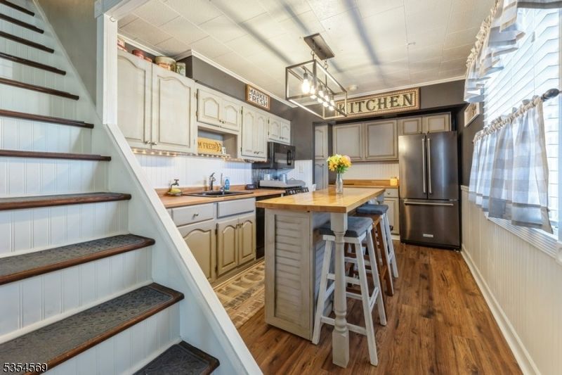 Interior, Kitchen, Pendant Lights, Wood Texture Flooring