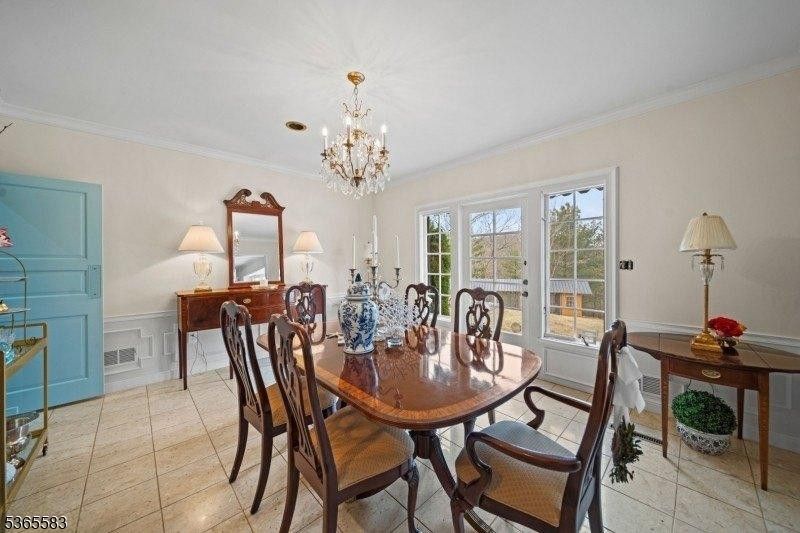 Chandelier, Dining room, Interior