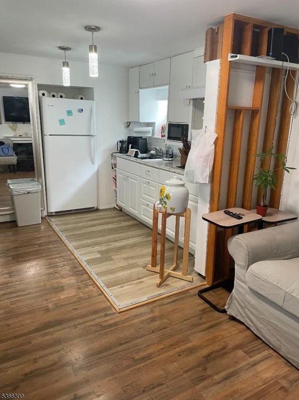 Interior, Kitchen, Pendant Lights, Wood Texture Flooring