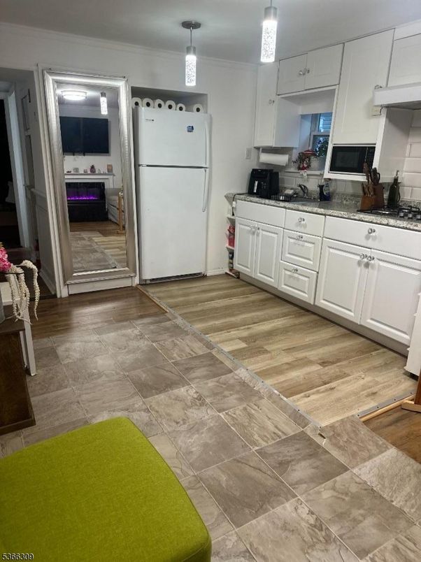Interior, Kitchen, Pendant Lights, Wood Texture Flooring